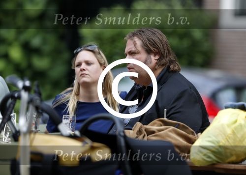 Amsterdam 7 juli 2016 
Frank Evenblij in de jordaan op terras met een man en een vrouw .