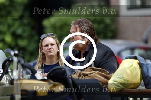 Amsterdam 7 juli 2016 
Frank Evenblij in de jordaan op terras met een man en een vrouw .