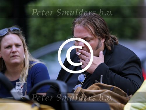 Amsterdam 7 juli 2016 
Frank Evenblij in de jordaan op terras met een man en een vrouw .