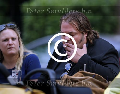 Amsterdam 7 juli 2016 
Frank Evenblij in de jordaan op terras met een man en een vrouw .