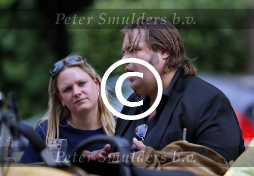 Amsterdam 7 juli 2016 
Frank Evenblij in de jordaan op terras met een man en een vrouw .