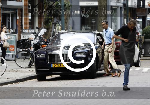 Amsterdam 23 juli 2016 
Advocaat Gerard Spong met zijn Rolls Royce en zijn hondje