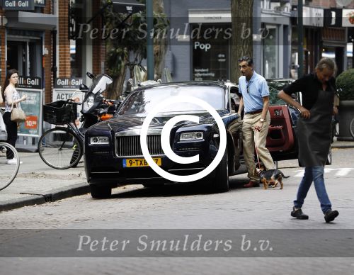 Amsterdam 23 juli 2016 
Advocaat Gerard Spong met zijn Rolls Royce en zijn hondje