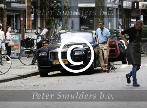 Amsterdam 23 juli 2016 
Advocaat Gerard Spong met zijn Rolls Royce en zijn hondje