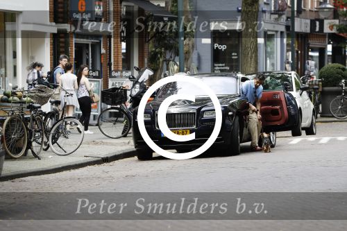 Amsterdam 23 juli 2016 
Advocaat Gerard Spong met zijn Rolls Royce en zijn hondje