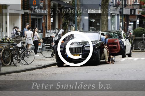 Amsterdam 23 juli 2016 
Advocaat Gerard Spong met zijn Rolls Royce en zijn hondje
