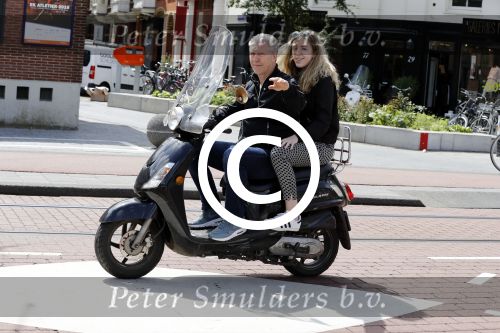 Amsterdam 6 juli 2016 
Hajo Bruins met ik denk zijn oudste dochter op de scooter
