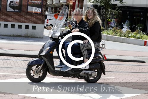 Amsterdam 6 juli 2016 
Hajo Bruins met ik denk zijn oudste dochter op de scooter