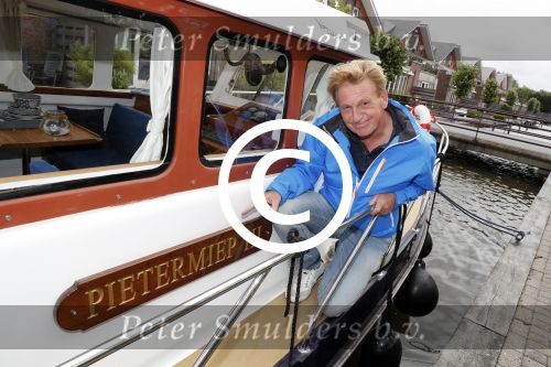 Uitgeest 11 juli 2016
Henny Huisman op zijn boot.