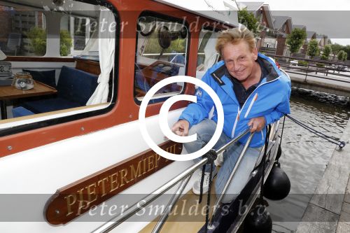 Uitgeest 11 juli 2016
Henny Huisman op zijn boot.