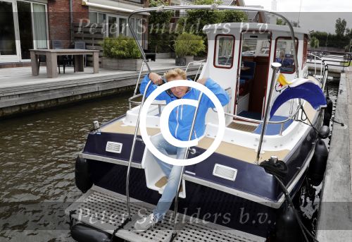 Uitgeest 11 juli 2016
Henny Huisman op zijn boot.
