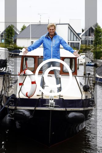 Uitgeest 11 juli 2016
Henny Huisman op zijn boot.