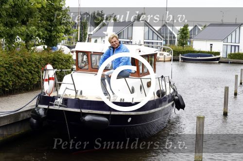 Uitgeest 11 juli 2016
Henny Huisman op zijn boot.
