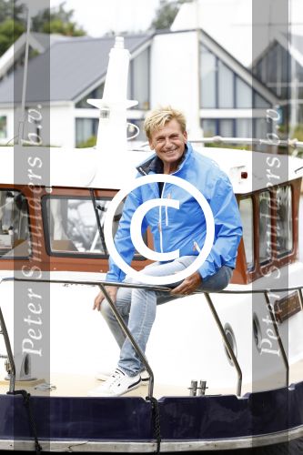 Uitgeest 11 juli 2016
Henny Huisman op zijn boot.
