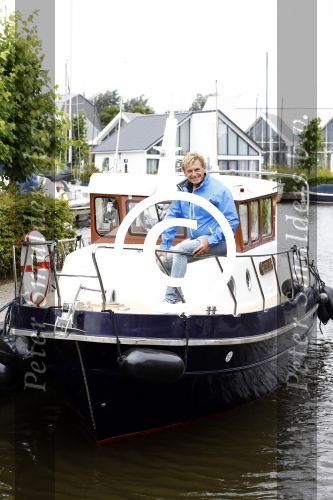 Uitgeest 11 juli 2016
Henny Huisman op zijn boot.
