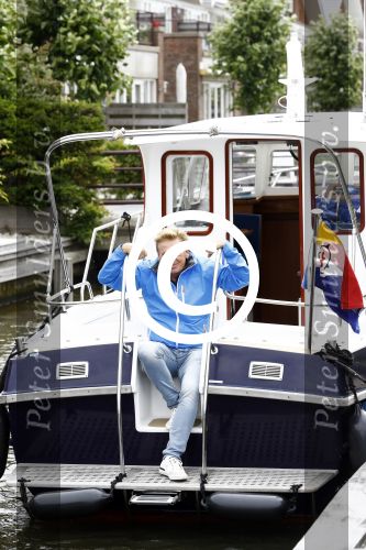 Uitgeest 11 juli 2016
Henny Huisman op zijn boot.