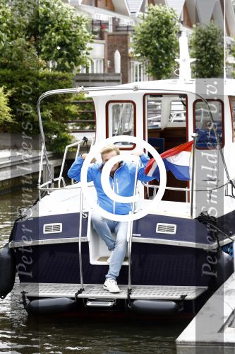 Uitgeest 11 juli 2016
Henny Huisman op zijn boot.