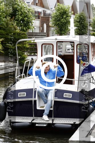 Uitgeest 11 juli 2016
Henny Huisman op zijn boot.