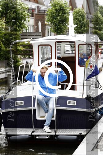 Uitgeest 11 juli 2016
Henny Huisman op zijn boot.