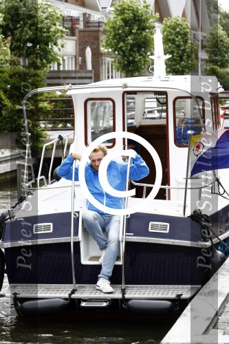 Uitgeest 11 juli 2016
Henny Huisman op zijn boot.