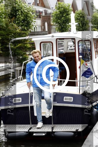 Uitgeest 11 juli 2016
Henny Huisman op zijn boot.