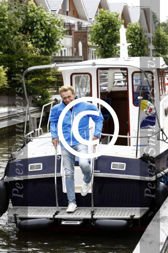 Uitgeest 11 juli 2016
Henny Huisman op zijn boot.