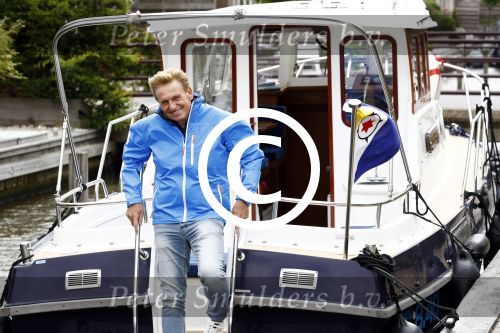 Uitgeest 11 juli 2016
Henny Huisman op zijn boot.