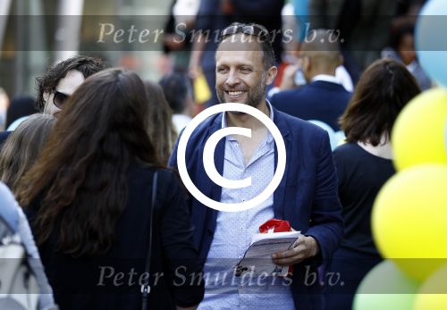 Amsterdam 17 juli 2016
Premiere huisdiergeheimen in Pathe arena. Javier Guzman zijn dochter Amelie ( grijze trui met hart) ex vriendin Yvette Hoogerwerf Hugo Metsers  met dochter Delphine Metsers (paarse kleding) en Kyara (grijze jurk)