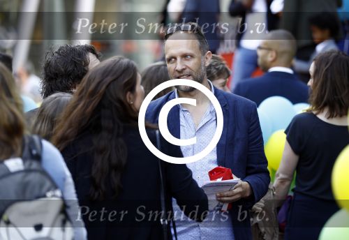 Amsterdam 17 juli 2016
Premiere huisdiergeheimen in Pathe arena. Javier Guzman zijn dochter Amelie ( grijze trui met hart) ex vriendin Yvette Hoogerwerf Hugo Metsers  met dochter Delphine Metsers (paarse kleding) en Kyara (grijze jurk)