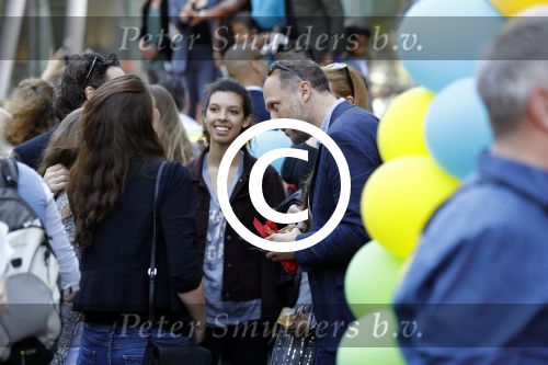 Amsterdam 17 juli 2016
Premiere huisdiergeheimen in Pathe arena. Javier Guzman zijn dochter Amelie ( grijze trui met hart) ex vriendin Yvette Hoogerwerf Hugo Metsers  met dochter Delphine Metsers (paarse kleding) en Kyara (grijze jurk)
