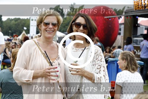 Amsterdam 15 juli 2016 
Day at the park festival in het amsterdamse bos. Inge Stoffels met een vriendin
