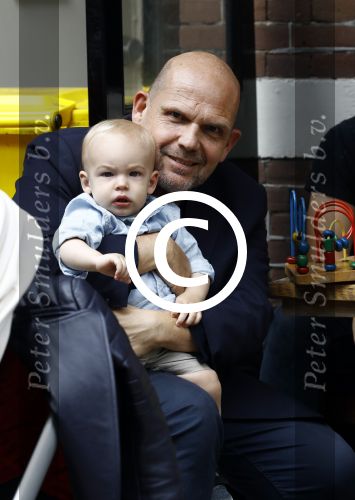 Amsterdam 12 juli 2016 
Jaap v Zweden met kleinzoon vader zoon en schoonzus op terras.