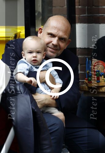 Amsterdam 12 juli 2016 
Jaap v Zweden met kleinzoon vader zoon en schoonzus op terras.