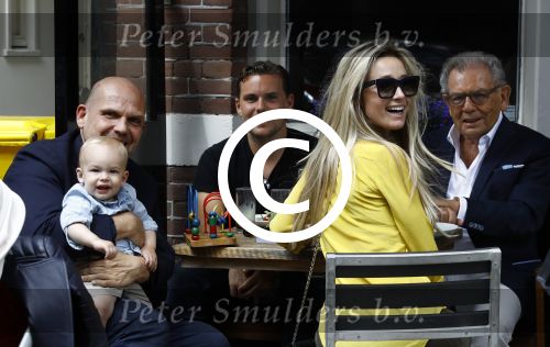 Amsterdam 12 juli 2016 
Jaap v Zweden met kleinzoon vader zoon en schoonzus op terras.