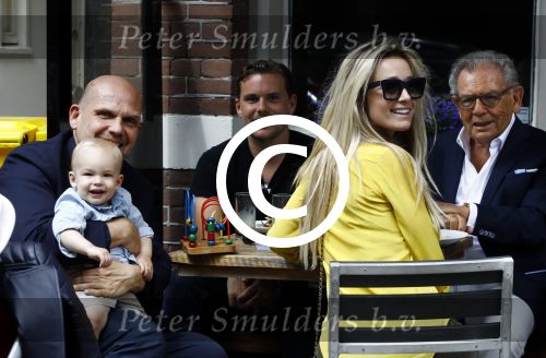 Amsterdam 12 juli 2016 
Jaap v Zweden met kleinzoon vader zoon en schoonzus op terras.