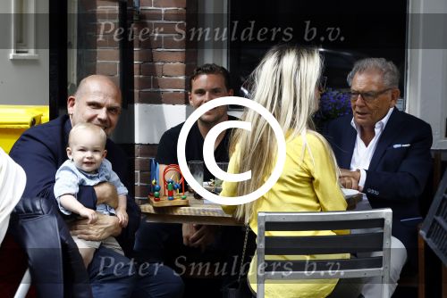Amsterdam 12 juli 2016 
Jaap v Zweden met kleinzoon vader zoon en schoonzus op terras.