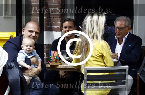 Amsterdam 12 juli 2016 
Jaap v Zweden met kleinzoon vader zoon en schoonzus op terras.