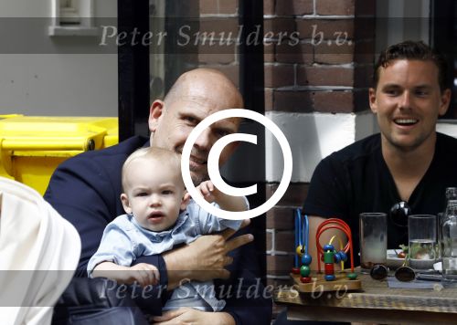 Amsterdam 12 juli 2016 
Jaap v Zweden met kleinzoon vader zoon en schoonzus op terras.