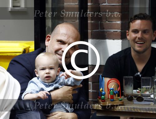 Amsterdam 12 juli 2016 
Jaap v Zweden met kleinzoon vader zoon en schoonzus op terras.