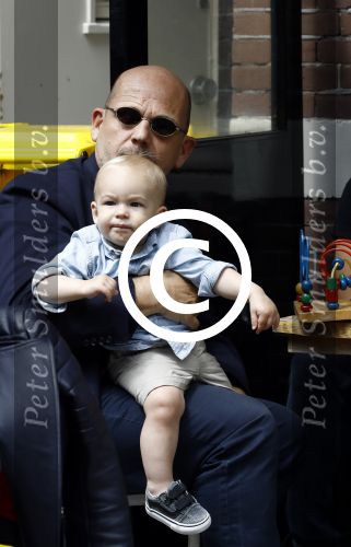 Amsterdam 12 juli 2016 
Jaap v Zweden met kleinzoon vader zoon en schoonzus op terras.