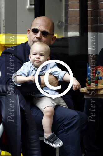 Amsterdam 12 juli 2016 
Jaap v Zweden met kleinzoon vader zoon en schoonzus op terras.