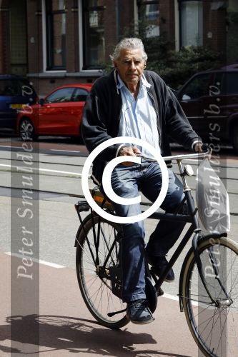 Amsterdam 12 juli 2016  
Jan Stekelenburg op de fiets in Amsterdam.