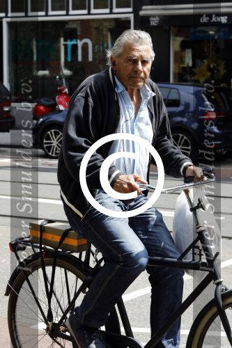 Amsterdam 12 juli 2016  
Jan Stekelenburg op de fiets in Amsterdam.