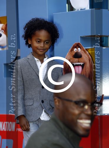 Amsterdam 17 juli 2016
Premiere huisdiergeheimen in Pathe arena. Jandino Asporaat met zoon