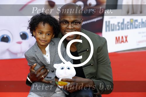 Amsterdam 17 juli 2016
Premiere huisdiergeheimen in Pathe arena. Jandino Asporaat met zoon