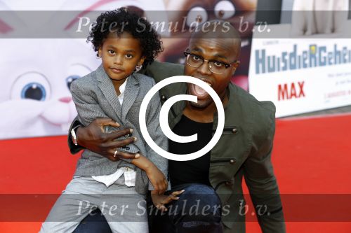 Amsterdam 17 juli 2016
Premiere huisdiergeheimen in Pathe arena. Jandino Asporaat met zoon