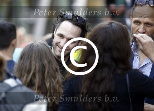 Amsterdam 17 juli 2016
Premiere huisdiergeheimen in Pathe arena. Javier Guzman zijn dochter Amelie ( grijze trui met hart) ex vriendin Yvette Hoogerwerf Hugo Metsers  met dochter Delphine Metsers (paarse kleding) en Kyara (grijze jurk)