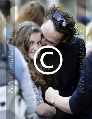 Amsterdam 17 juli 2016
Premiere huisdiergeheimen in Pathe arena. Javier Guzman zijn dochter Amelie ( grijze trui met hart) ex vriendin Yvette Hoogerwerf Hugo Metsers  met dochter Delphine Metsers (paarse kleding) en Kyara (grijze jurk)
