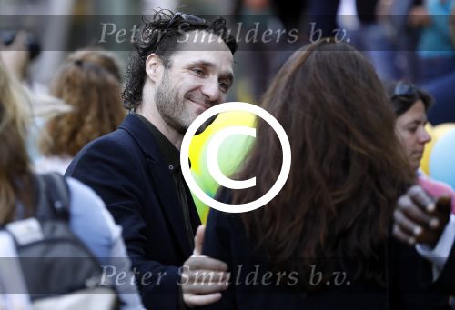 Amsterdam 17 juli 2016
Premiere huisdiergeheimen in Pathe arena. Javier Guzman zijn dochter Amelie ( grijze trui met hart) ex vriendin Yvette Hoogerwerf Hugo Metsers  met dochter Delphine Metsers (paarse kleding) en Kyara (grijze jurk)