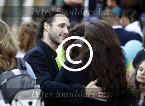 Amsterdam 17 juli 2016
Premiere huisdiergeheimen in Pathe arena. Javier Guzman zijn dochter Amelie ( grijze trui met hart) ex vriendin Yvette Hoogerwerf Hugo Metsers  met dochter Delphine Metsers (paarse kleding) en Kyara (grijze jurk)